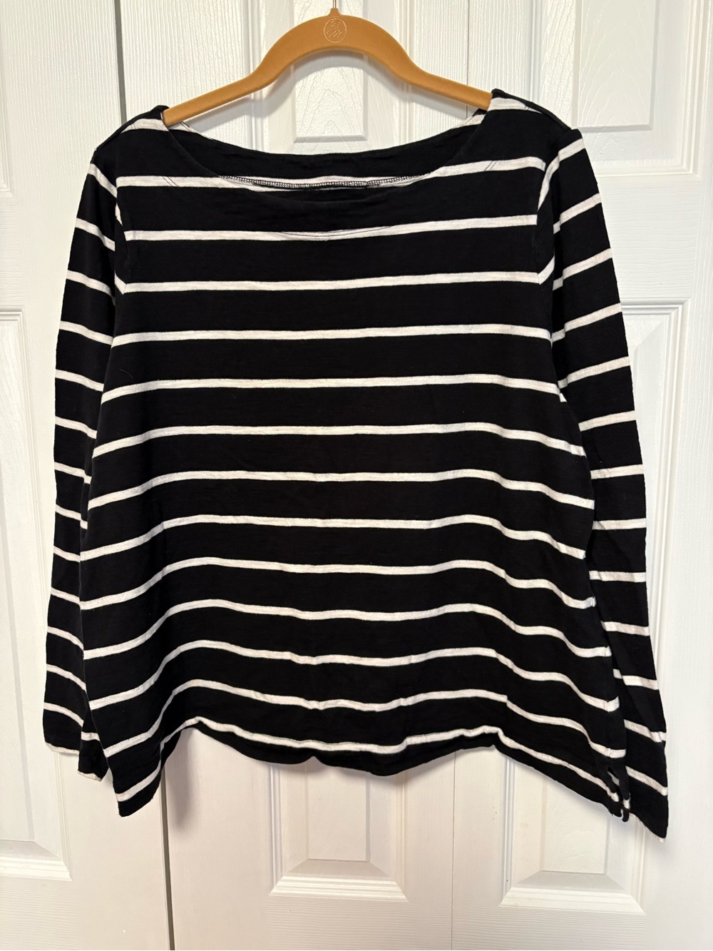 Old Navy Black & White Striped Long-Sleeve Top